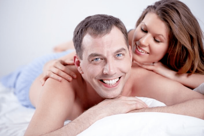 man en vrouw in bed